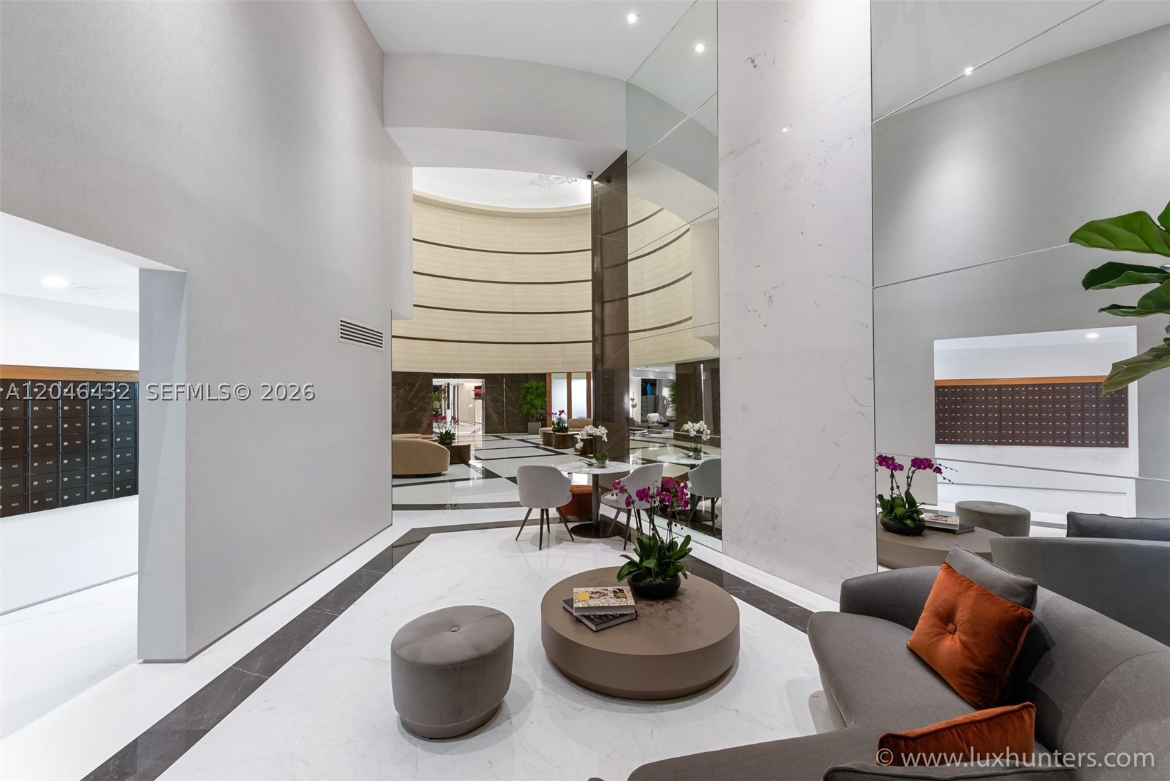 300 S Pointe Dr #907, Miami Beach FL 33139