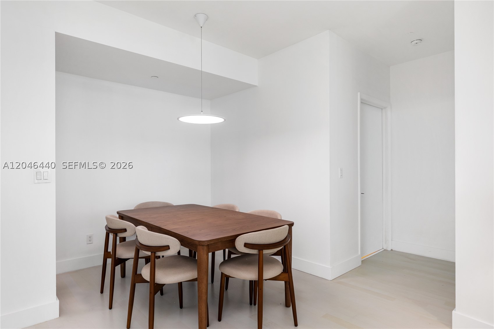 300 S Pointe Dr #907, Miami Beach FL 33139