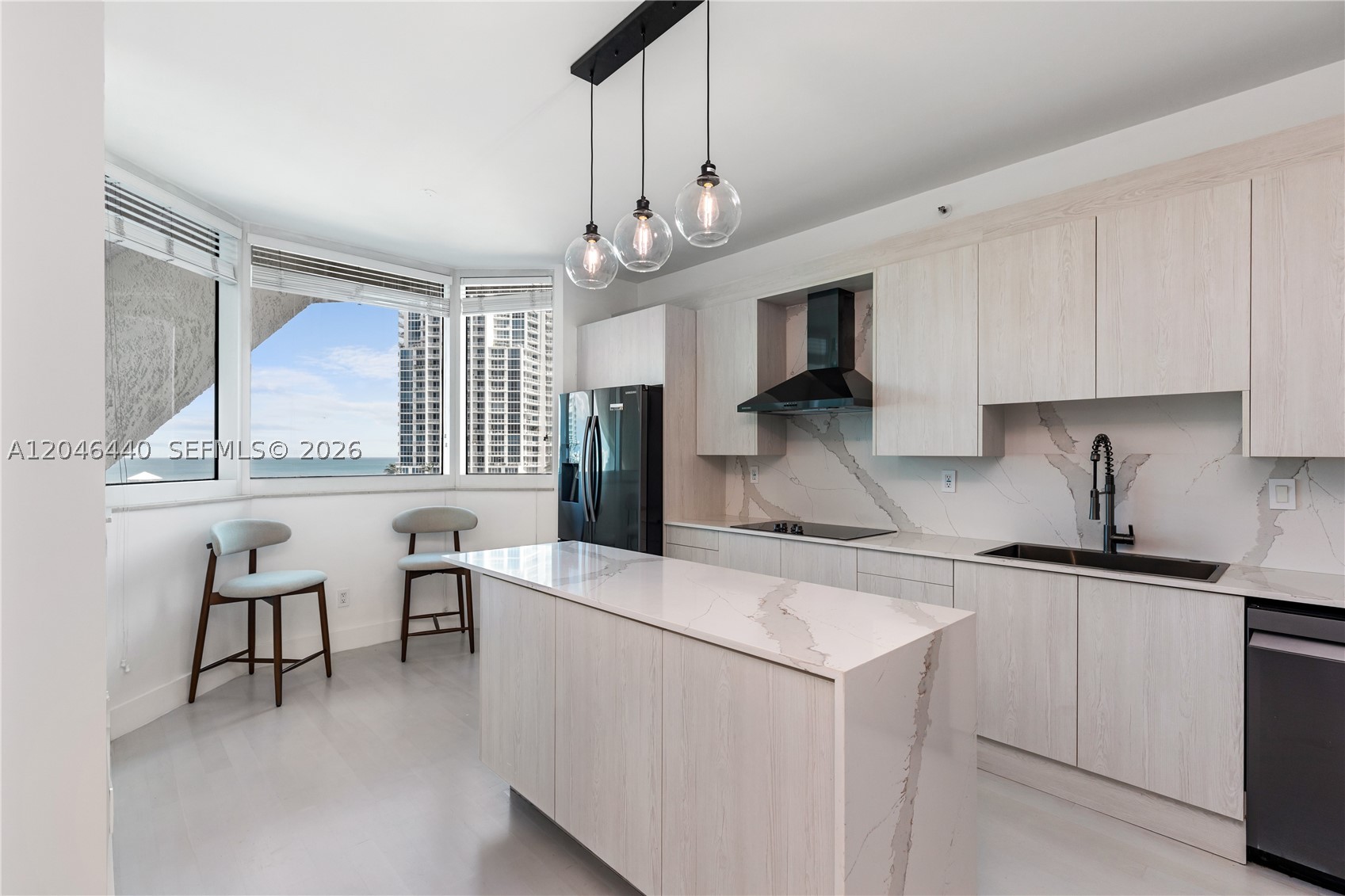 300 S Pointe Dr #907, Miami Beach FL 33139