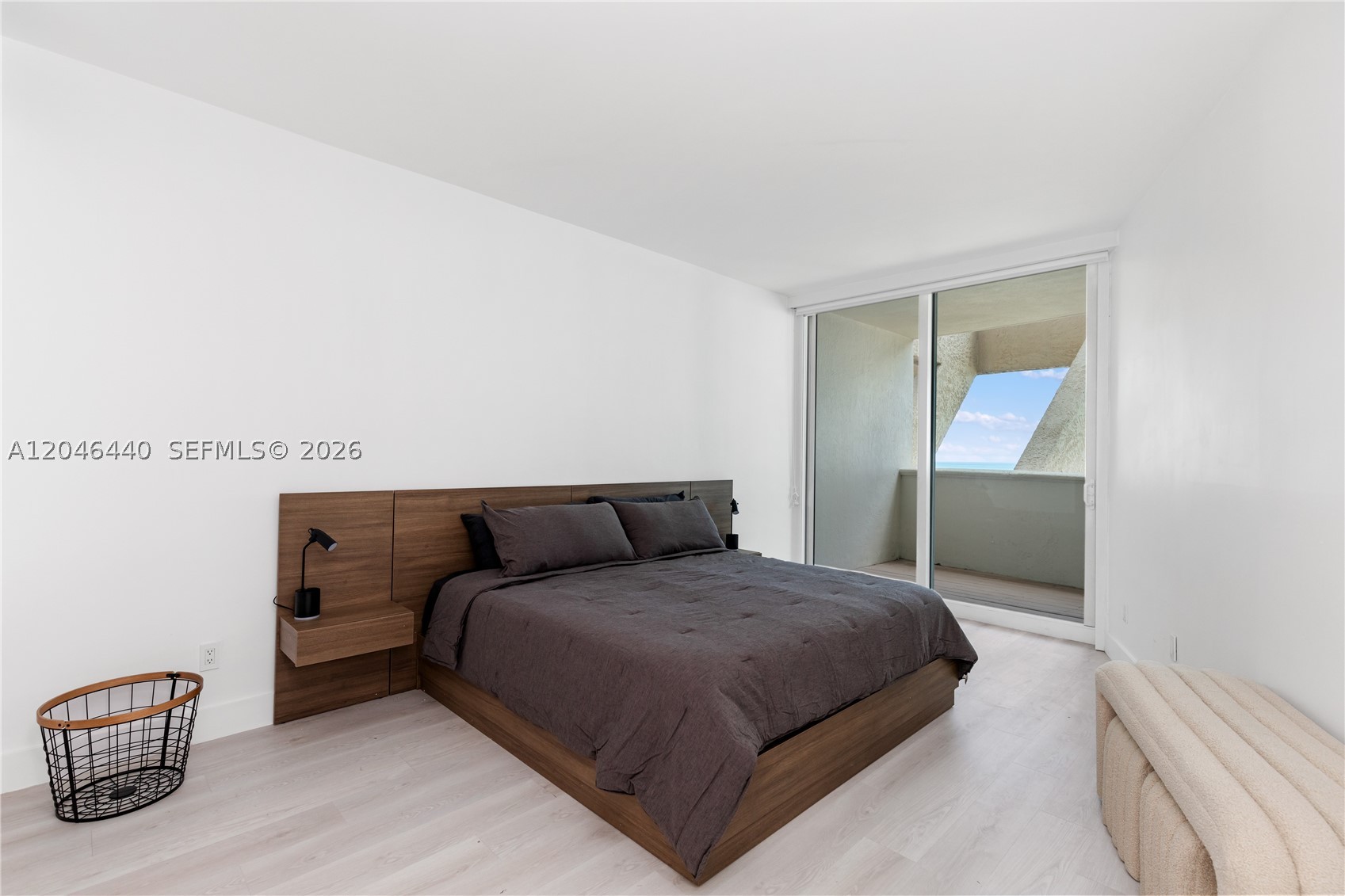 300 S Pointe Dr #907, Miami Beach FL 33139