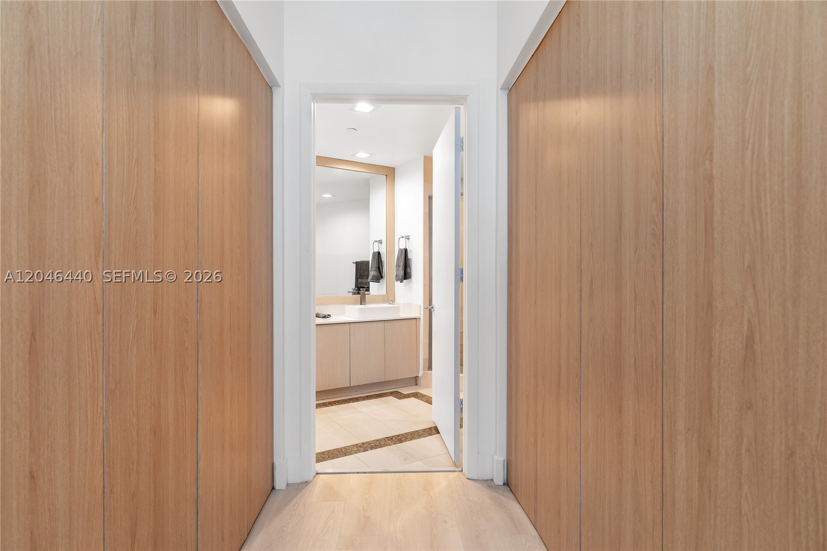 300 S Pointe Dr #907, Miami Beach FL 33139