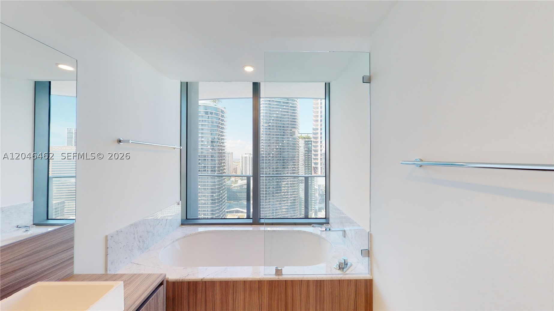 1000 Brickell Plaza #3915, Miami FL 33131