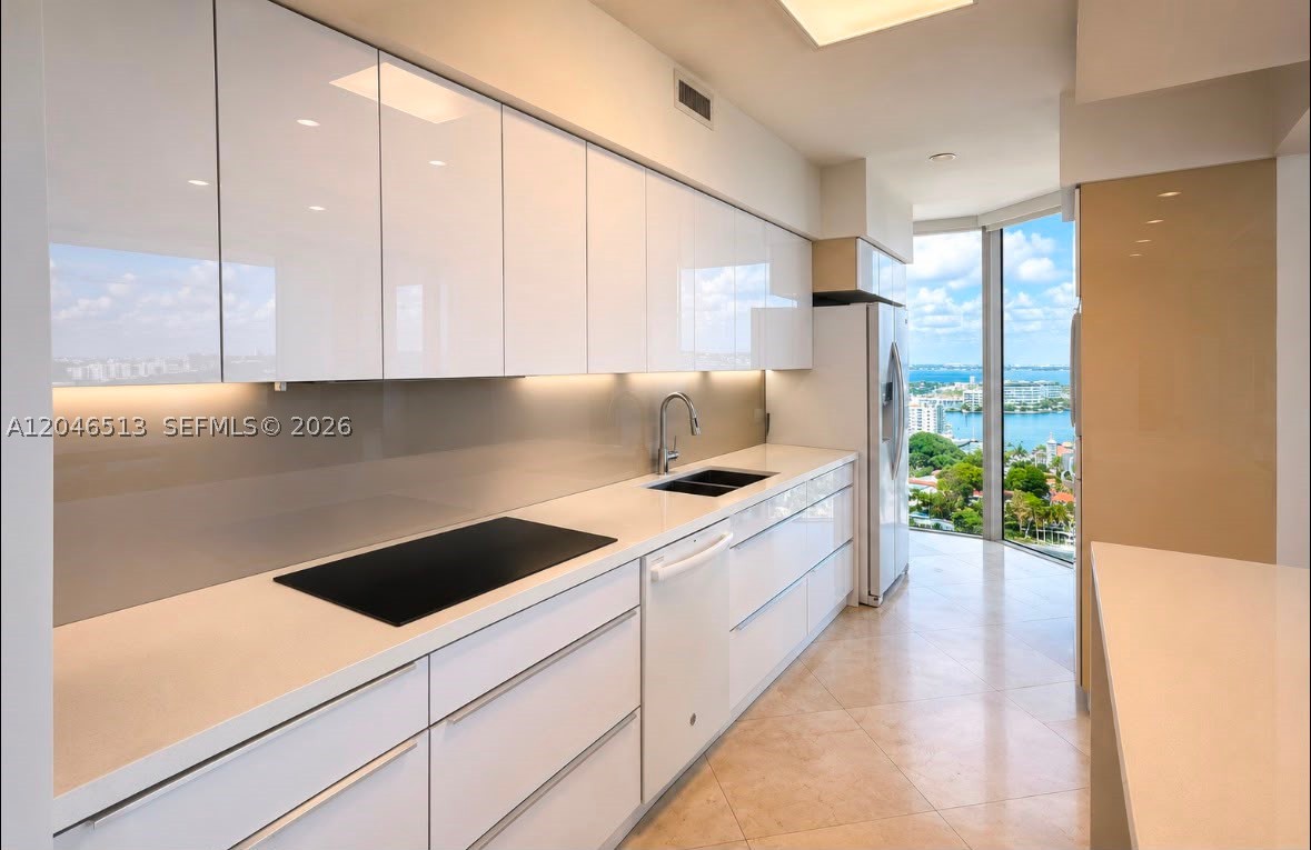 4775 Collins Ave #2407, Miami Beach FL 33140