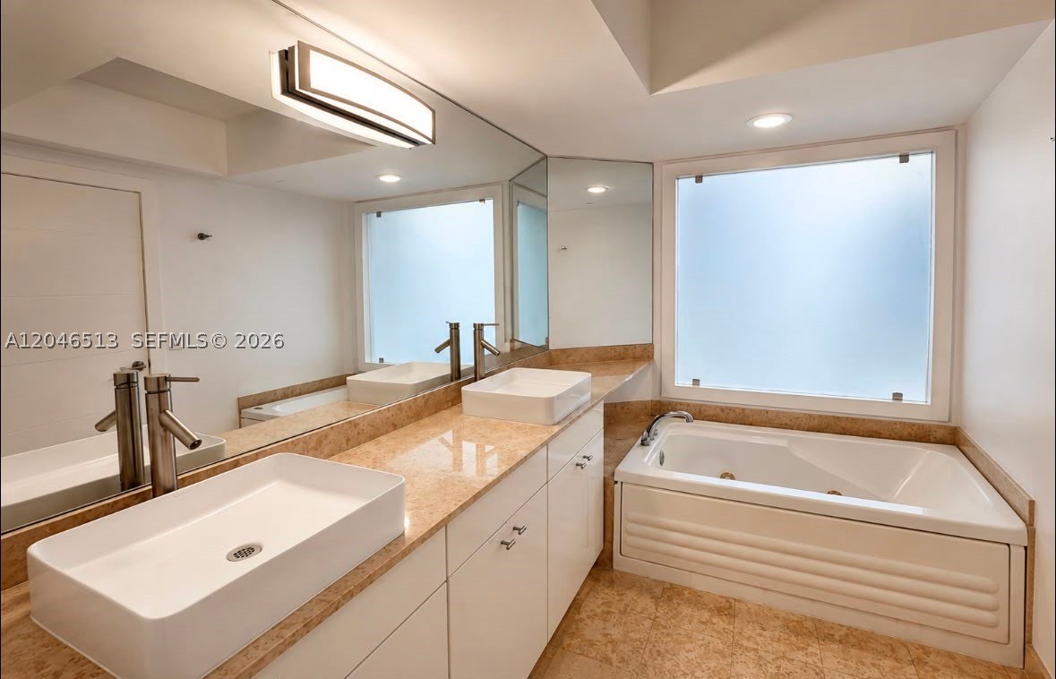 4775 Collins Ave #2407, Miami Beach FL 33140