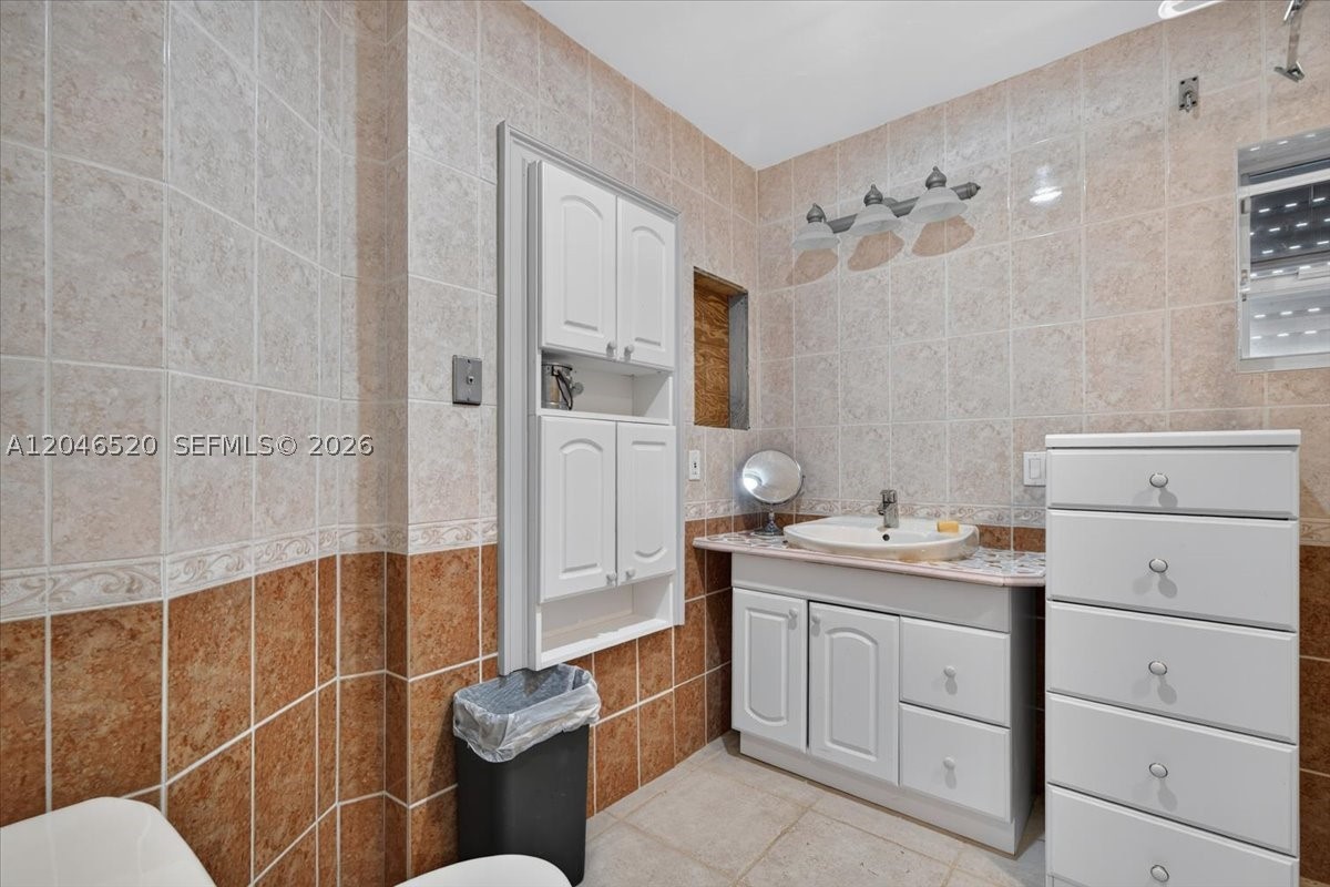 9841 SW 157th Ter, Miami FL 33157