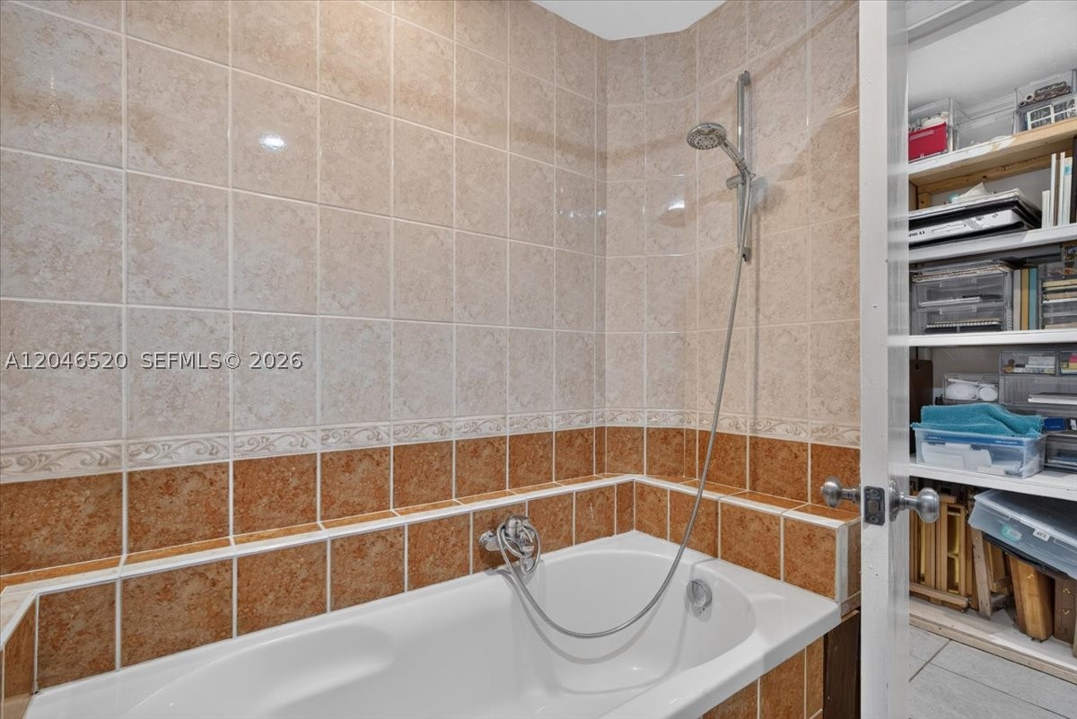 9841 SW 157th Ter, Miami FL 33157
