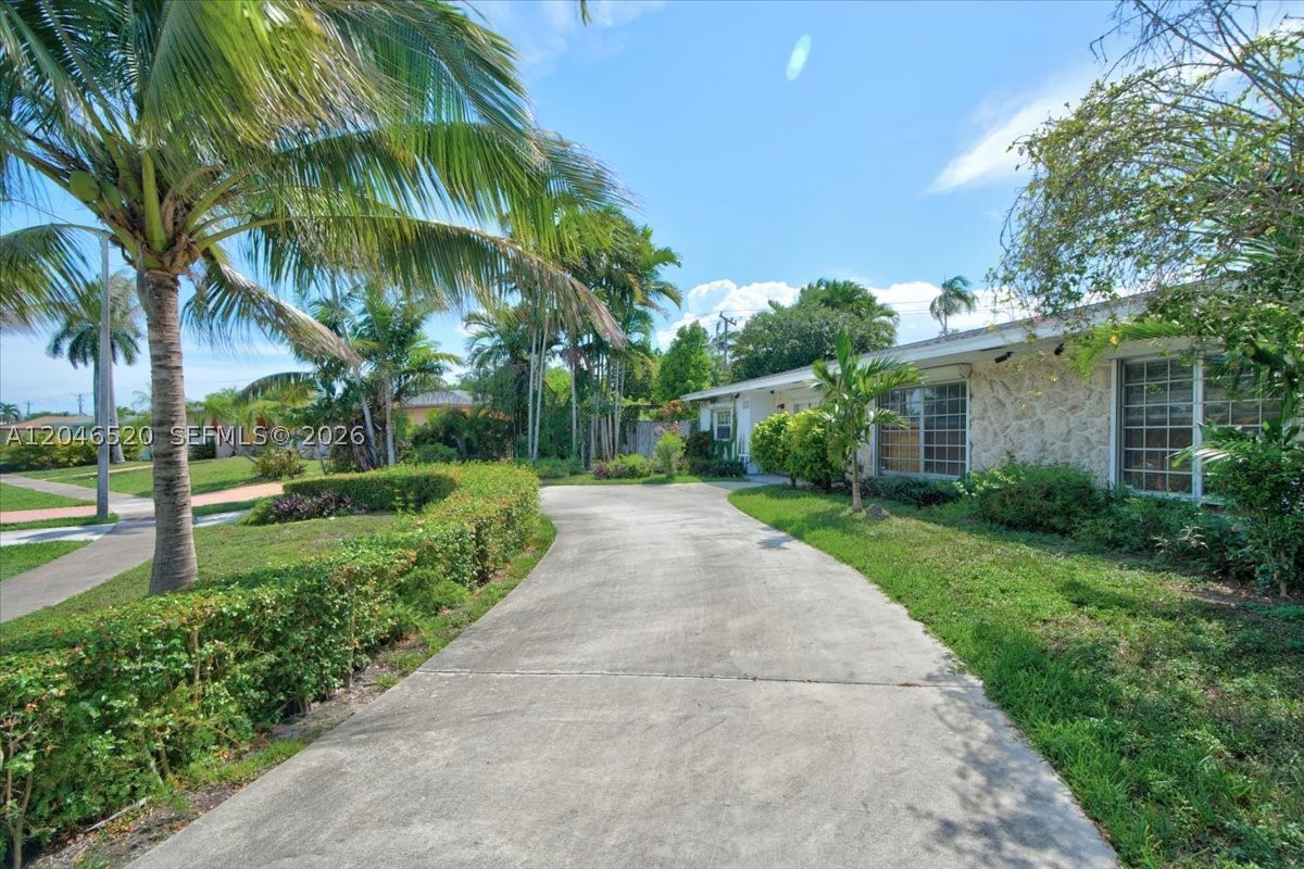 9841 SW 157th Ter, Miami FL 33157