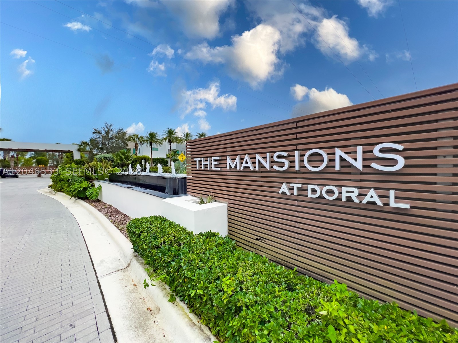 10561 NW 68th Ter, Doral FL 33178