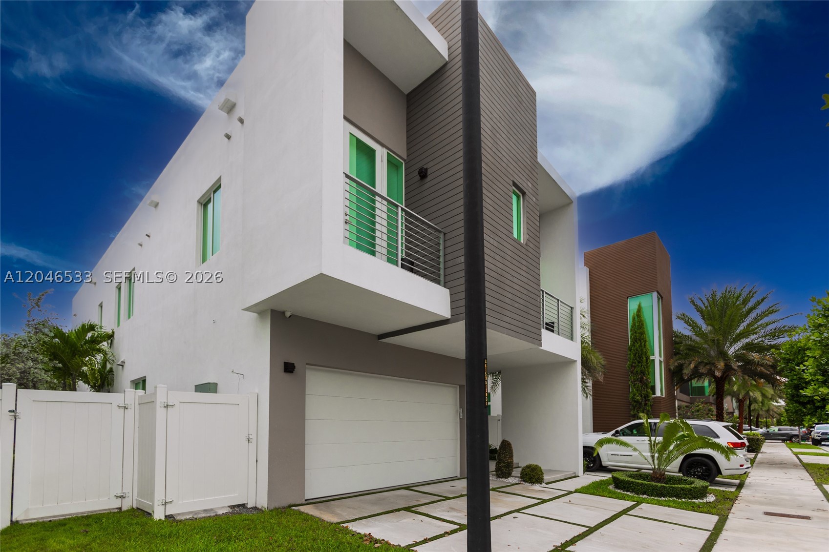 10561 NW 68th Ter, Doral FL 33178