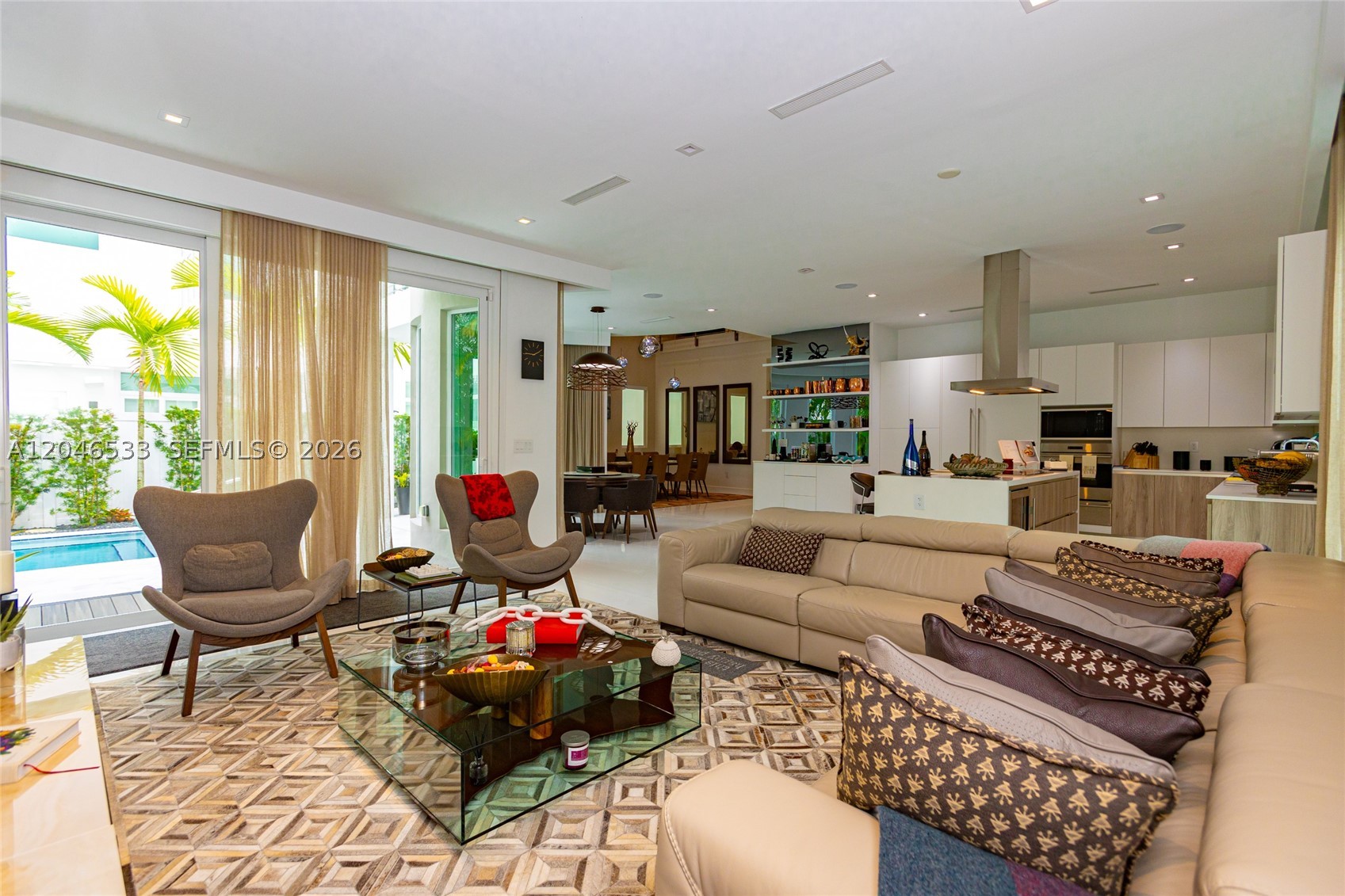 10561 NW 68th Ter, Doral FL 33178