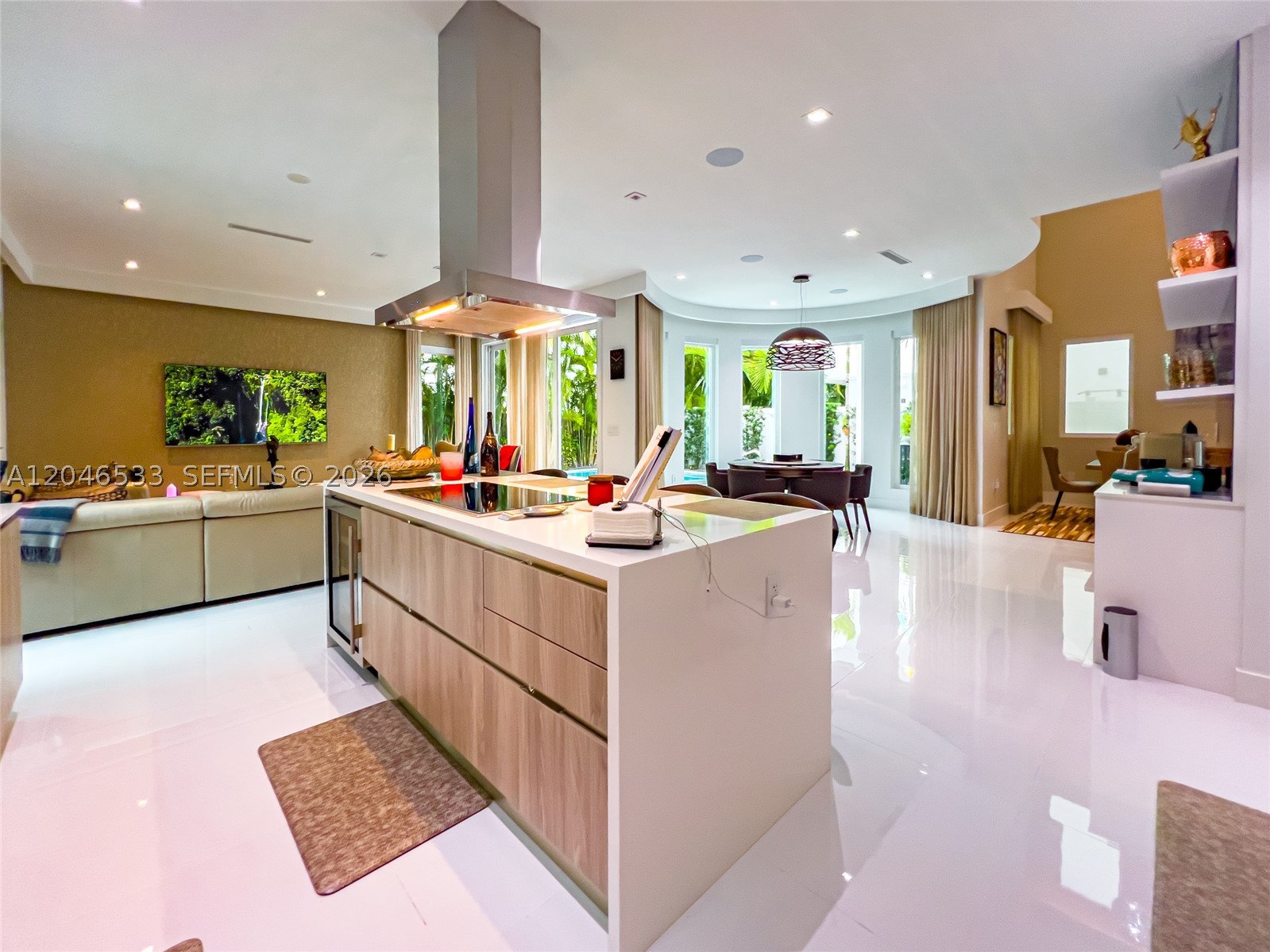 10561 NW 68th Ter, Doral FL 33178