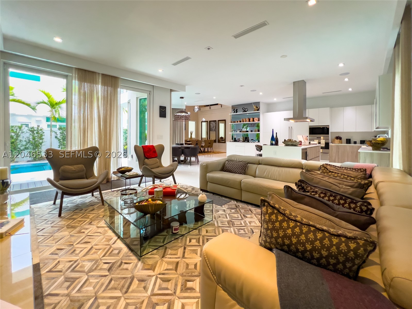 10561 NW 68th Ter, Doral FL 33178