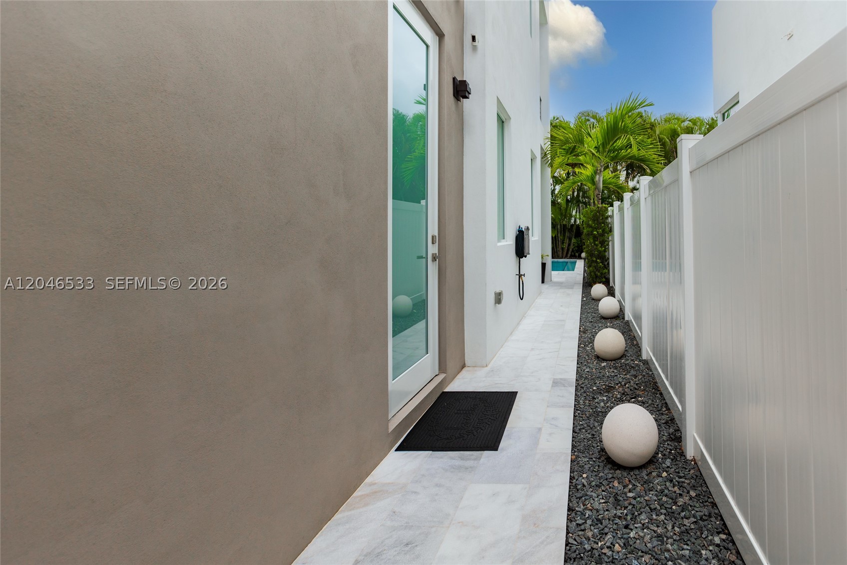 10561 NW 68th Ter, Doral FL 33178