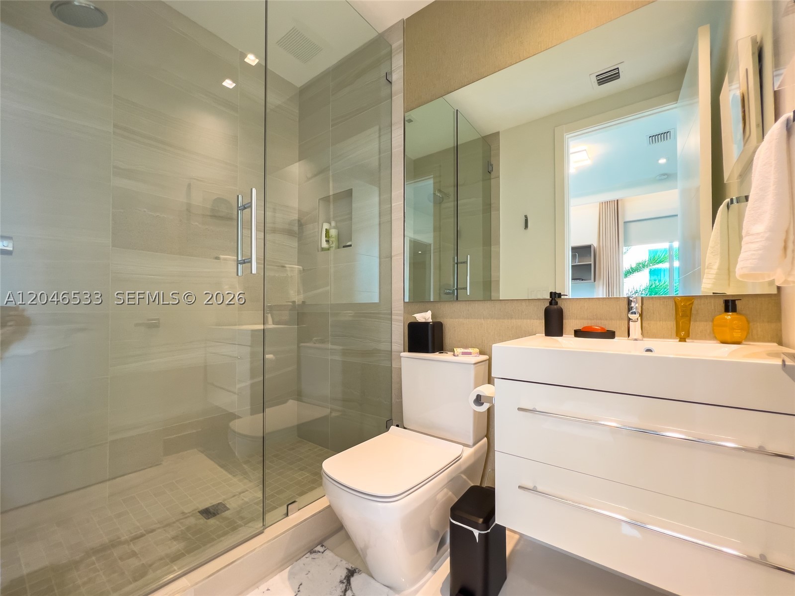 10561 NW 68th Ter, Doral FL 33178