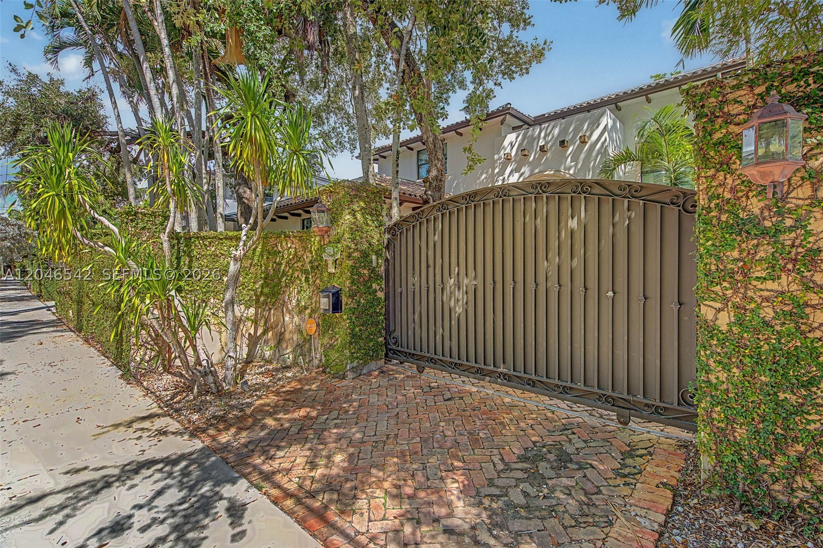 2561 Trapp Ave, Miami FL 33133