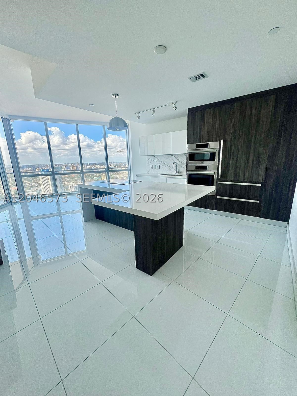 Miami FL 33132 - A12046573