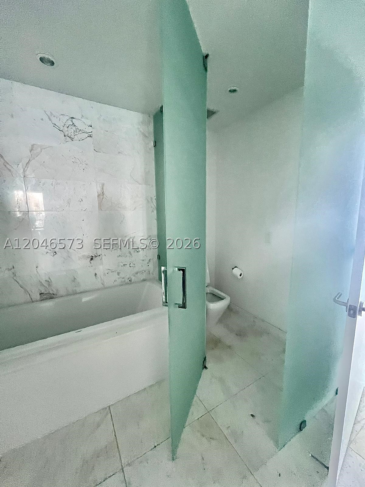 Miami FL 33132 - A12046573