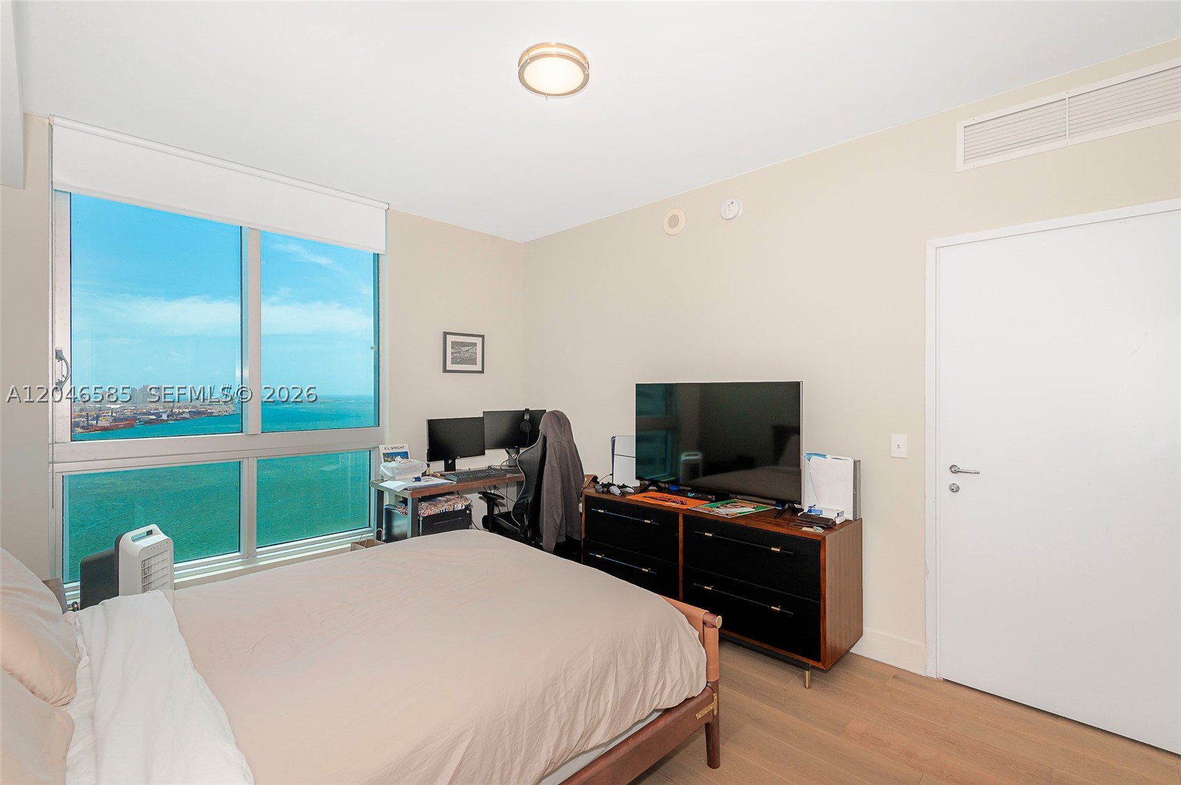 300 S Biscayne Blvd #T-2612, Miami FL 33131