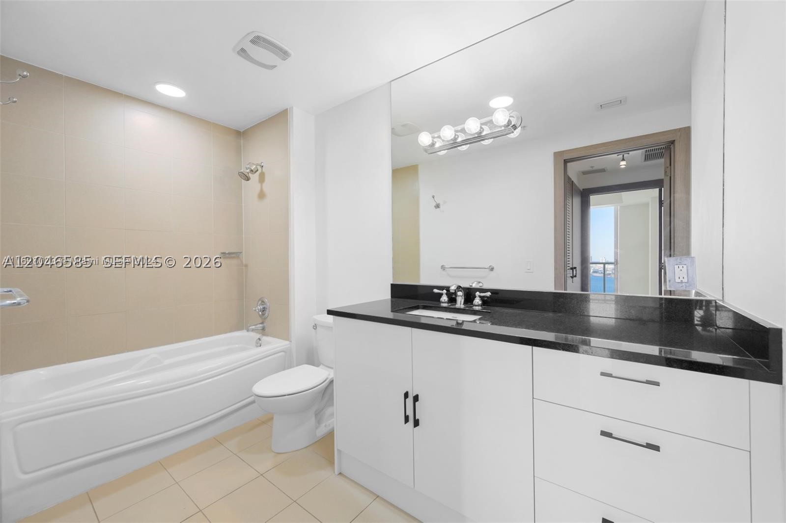 300 S Biscayne Blvd #T-2612, Miami FL 33131