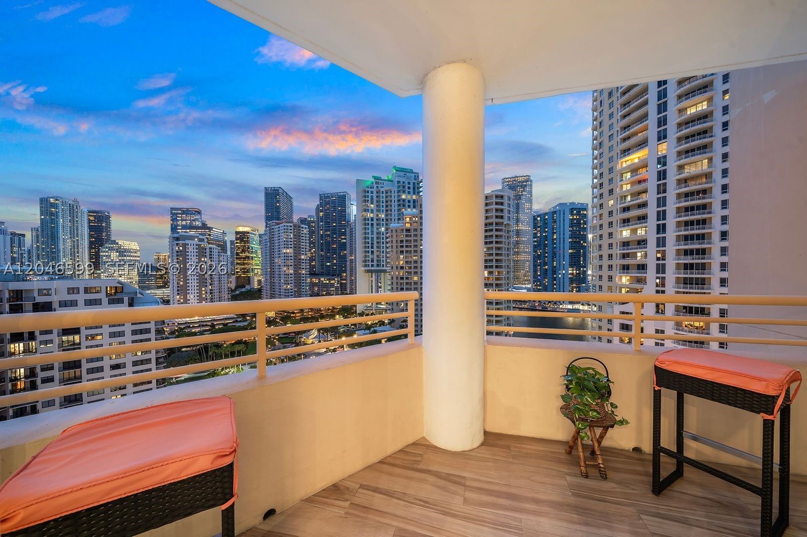 808 Brickell Key Dr #1808, Miami FL 33131
