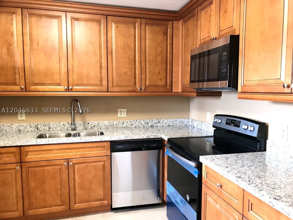 369 Lakeview Dr #203, Weston FL 33326