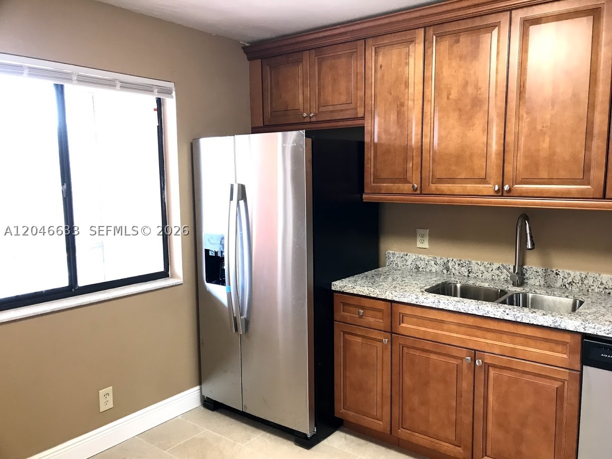 369 Lakeview Dr #203, Weston FL 33326