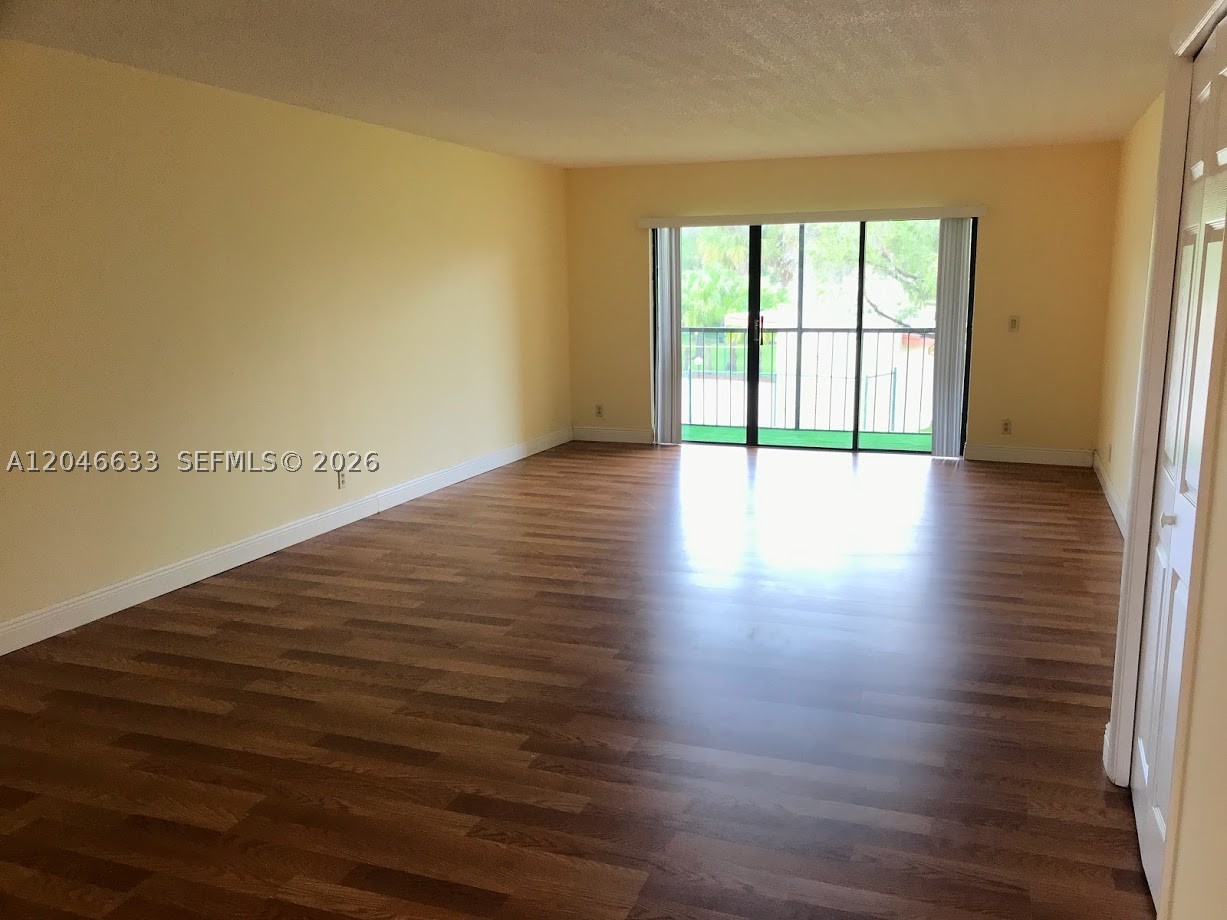 369 Lakeview Dr #203, Weston FL 33326