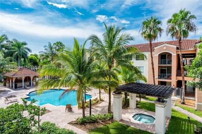 6841 SW 44th St #204, Miami FL 33155