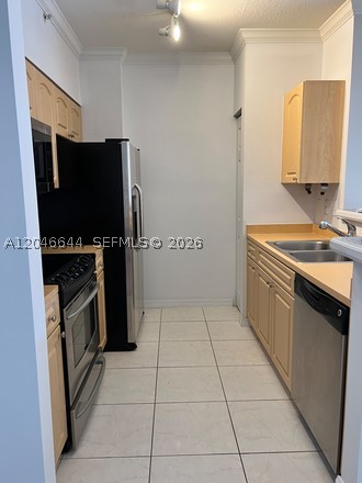 6841 SW 44th St #204, Miami FL 33155