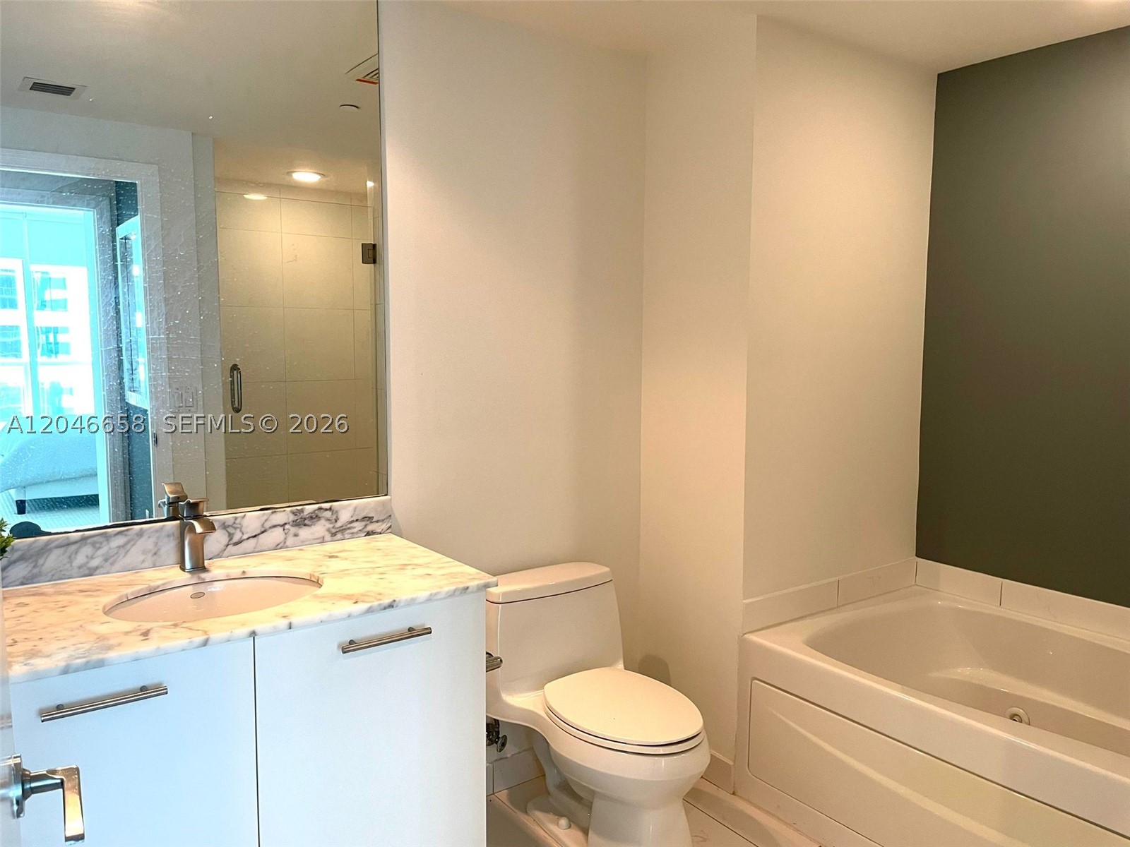 500 Brickell Ave #2006, Miami FL 33131