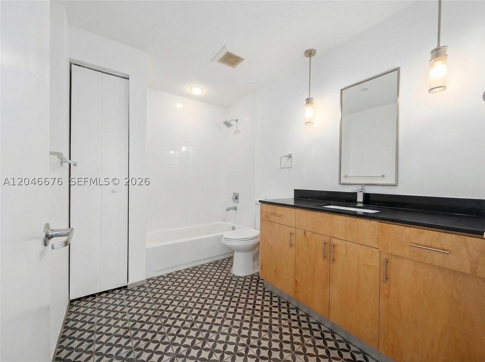 769 NW 1st St #301, Miami FL 33128