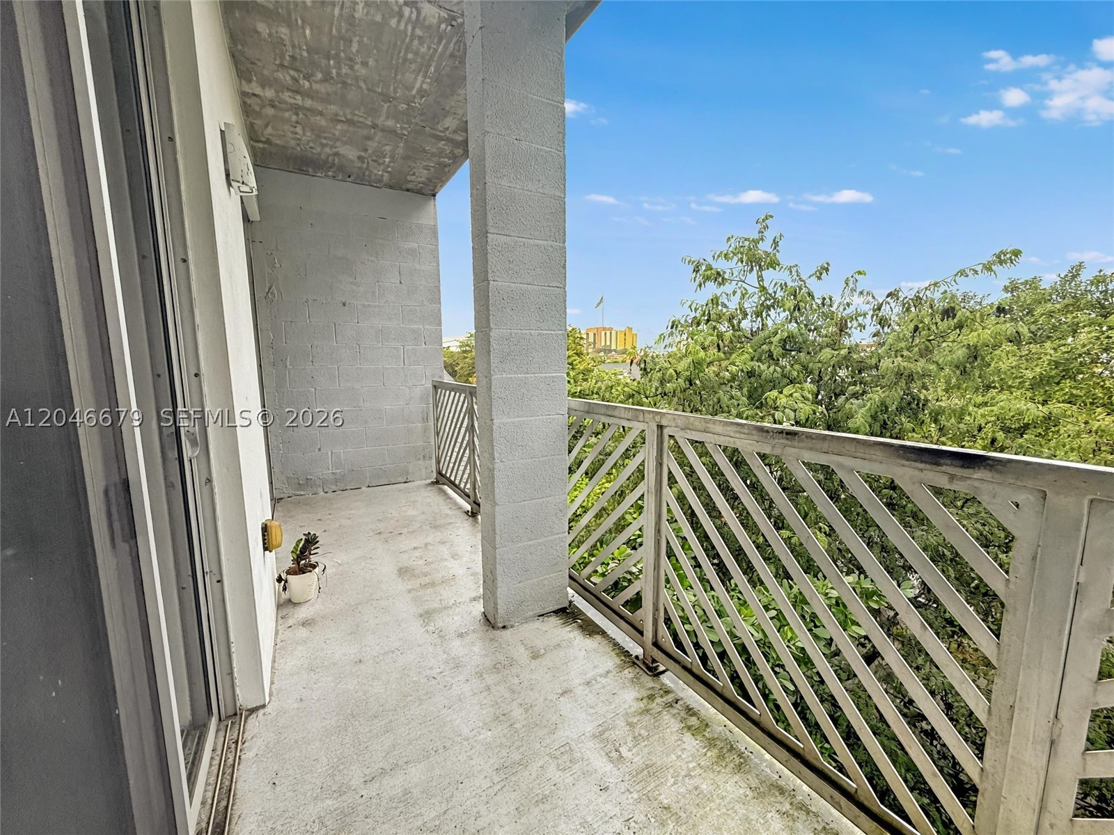761 NW 1st St #302, Miami FL 33128
