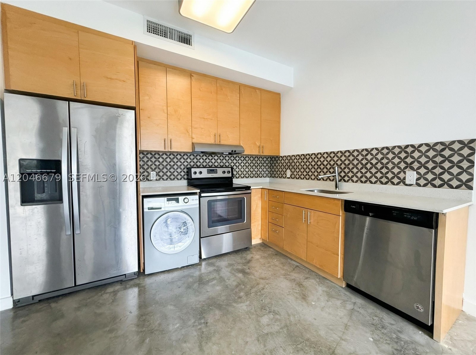 761 NW 1st St #302, Miami FL 33128