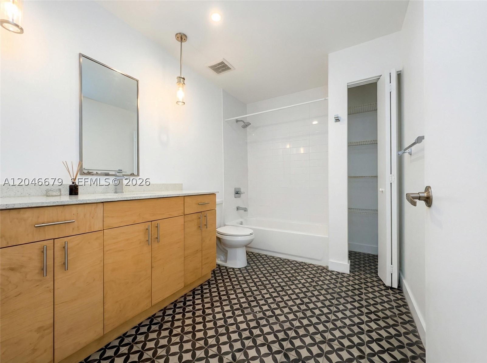 761 NW 1st St #302, Miami FL 33128