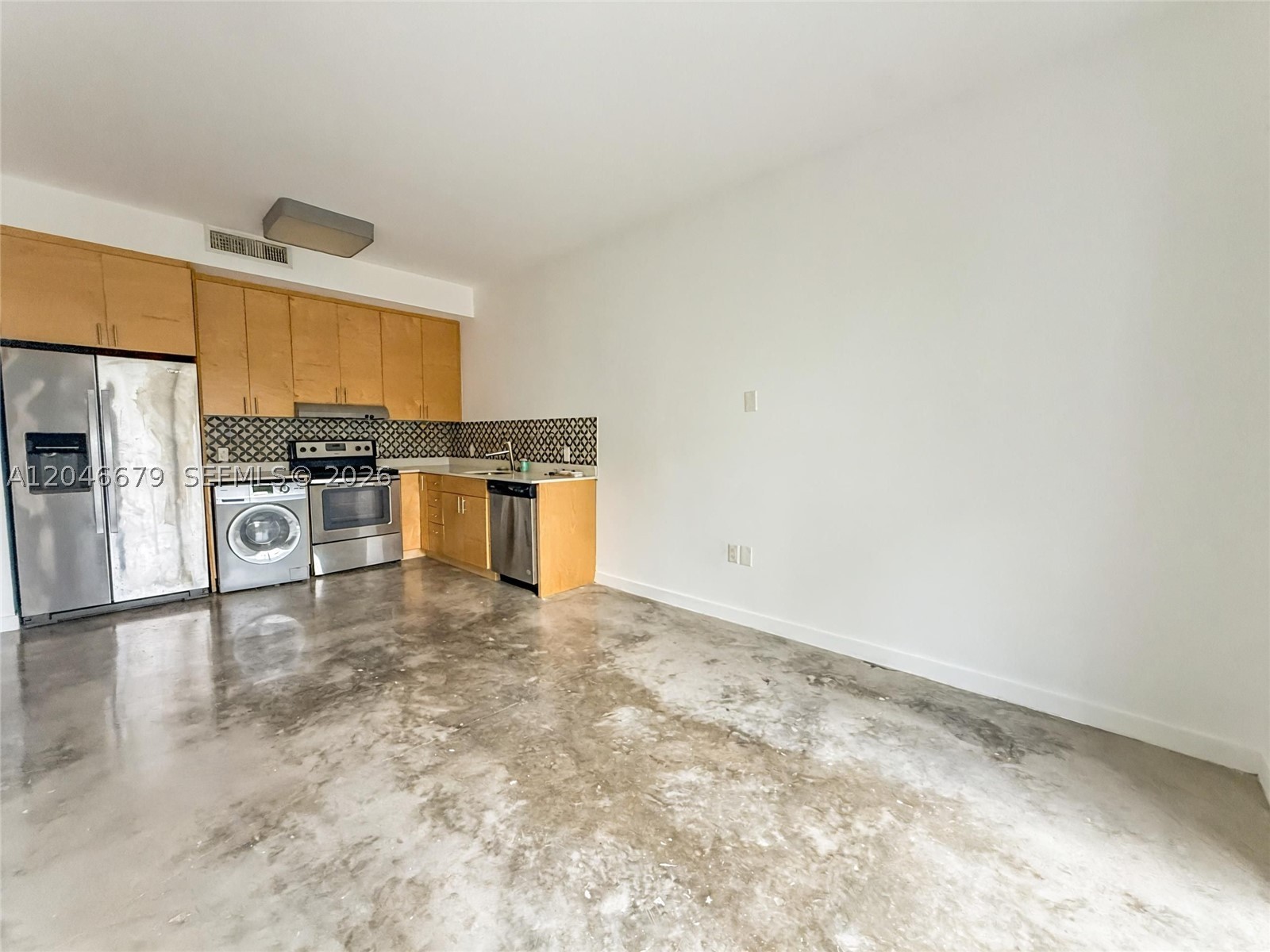 761 NW 1st St #302, Miami FL 33128
