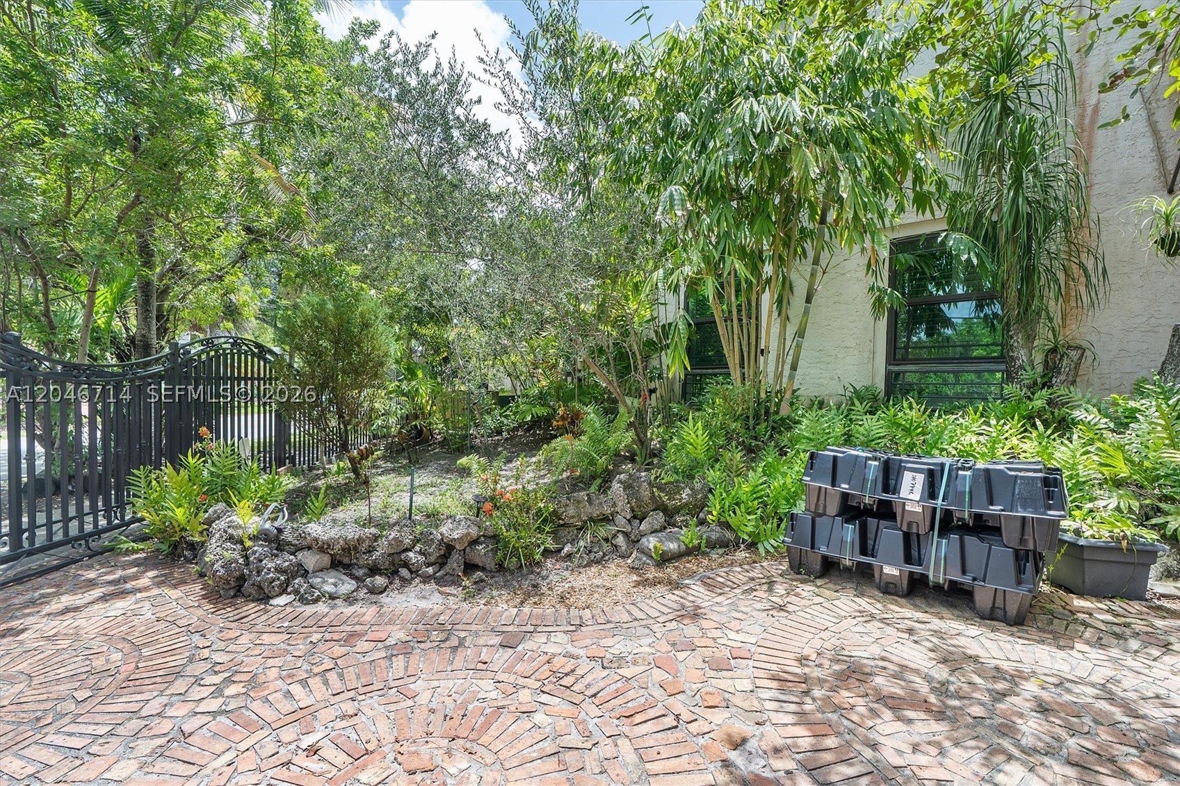 8276 E Dixie Hwy, Miami FL 33138