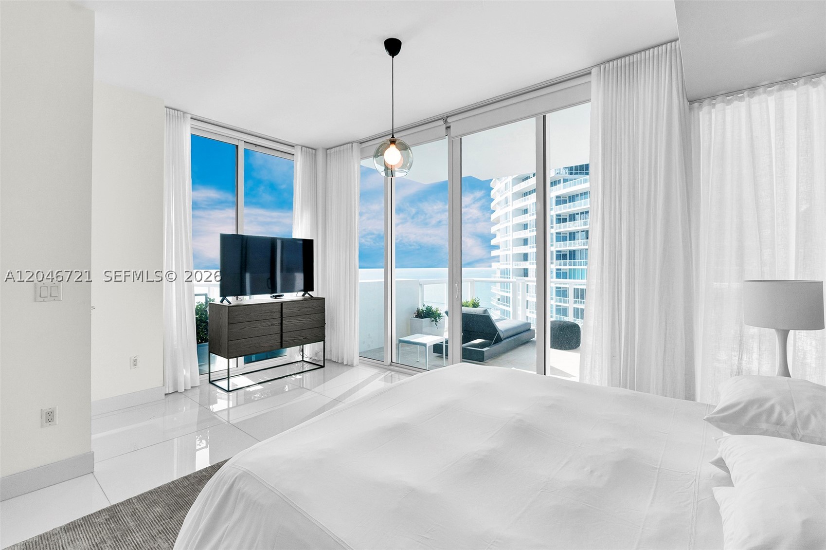 50 S Pointe Dr #2702, Miami Beach FL 33139