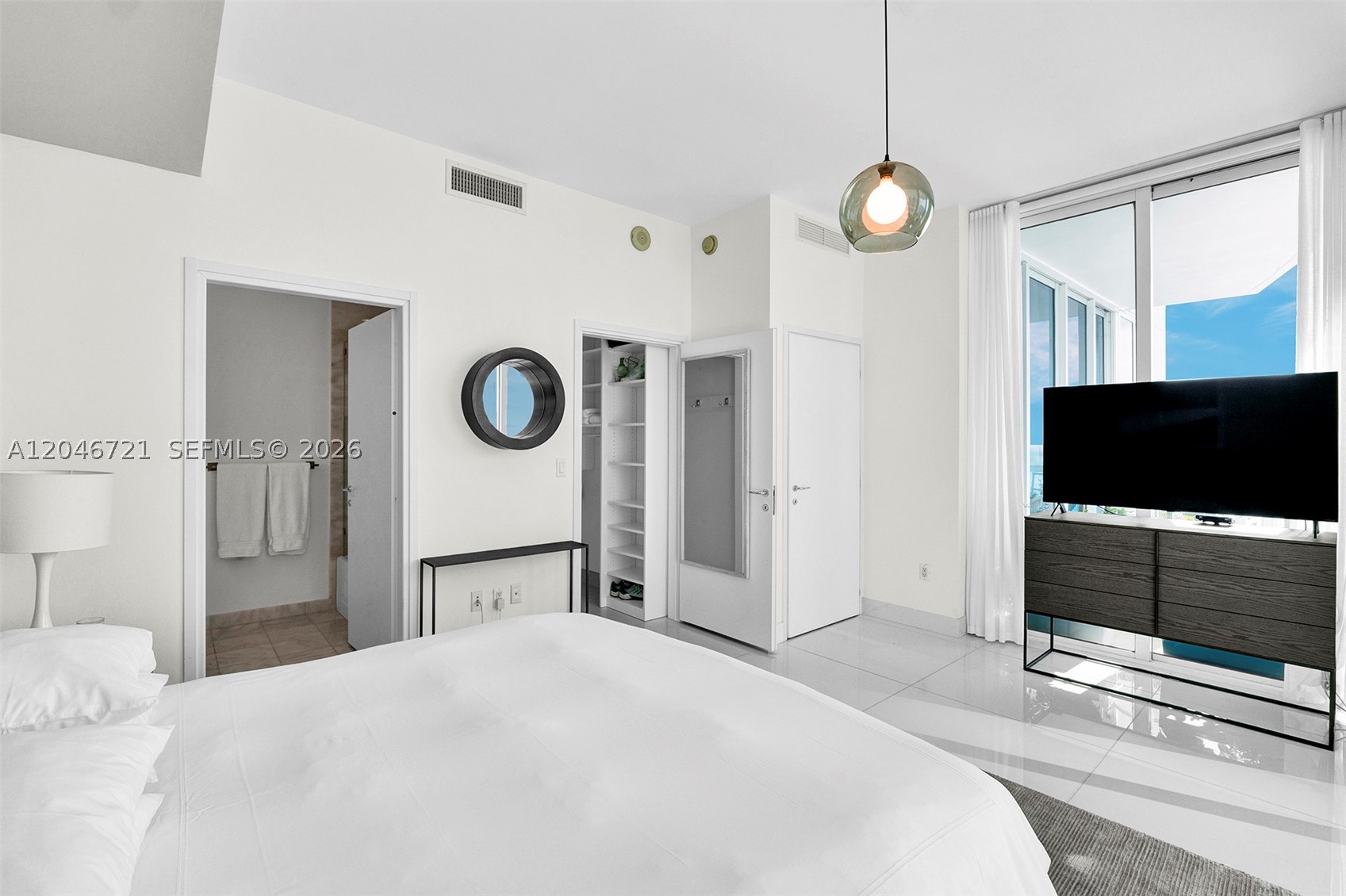 50 S Pointe Dr #2702, Miami Beach FL 33139