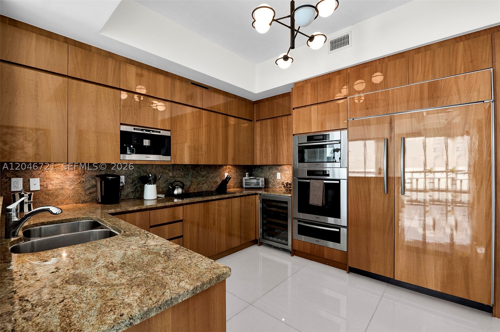50 S Pointe Dr #2702, Miami Beach FL 33139