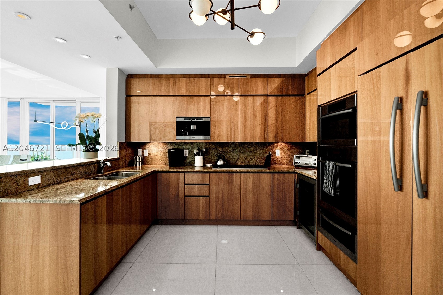50 S Pointe Dr #2702, Miami Beach FL 33139