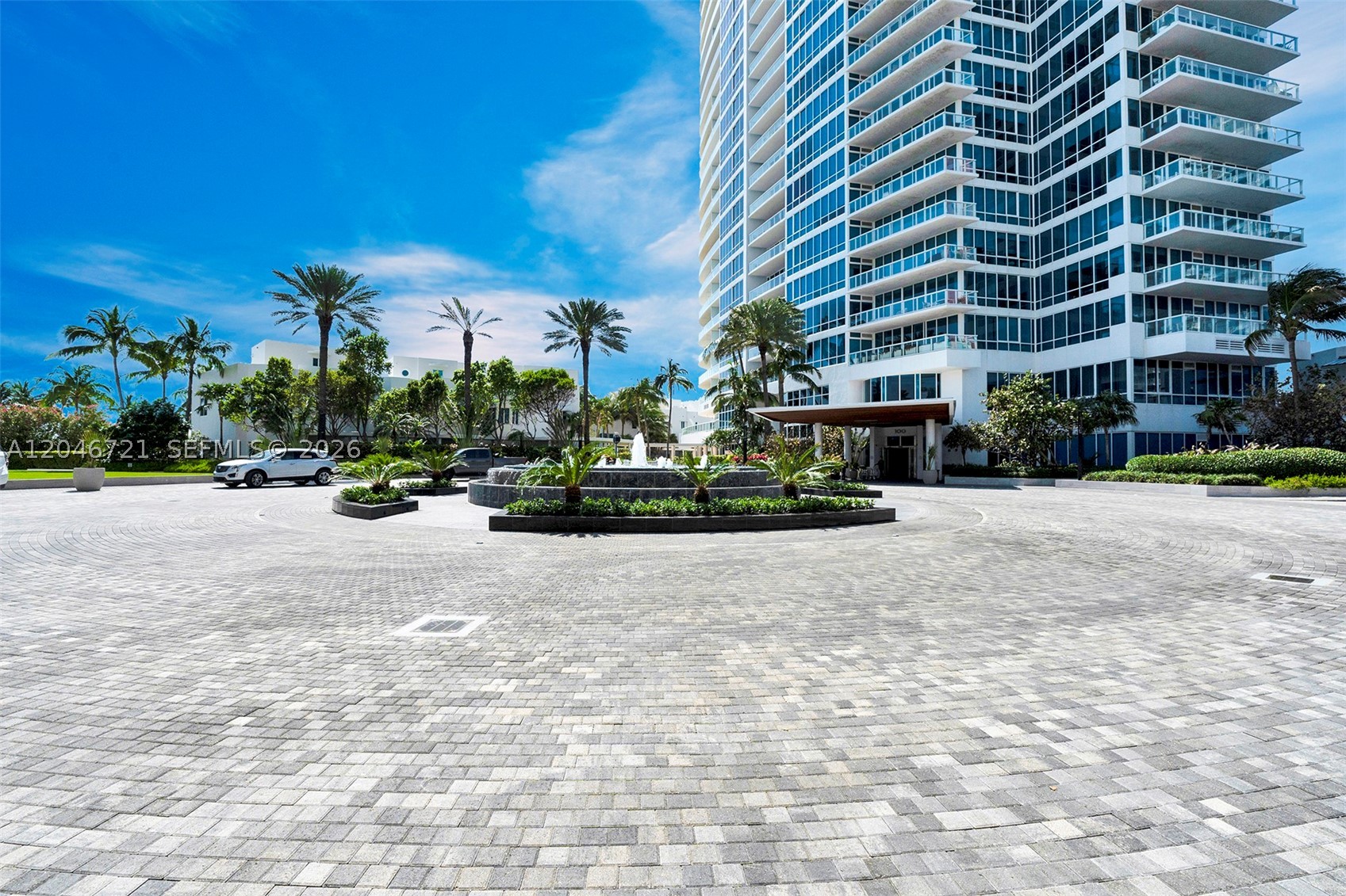 50 S Pointe Dr #2702, Miami Beach FL 33139