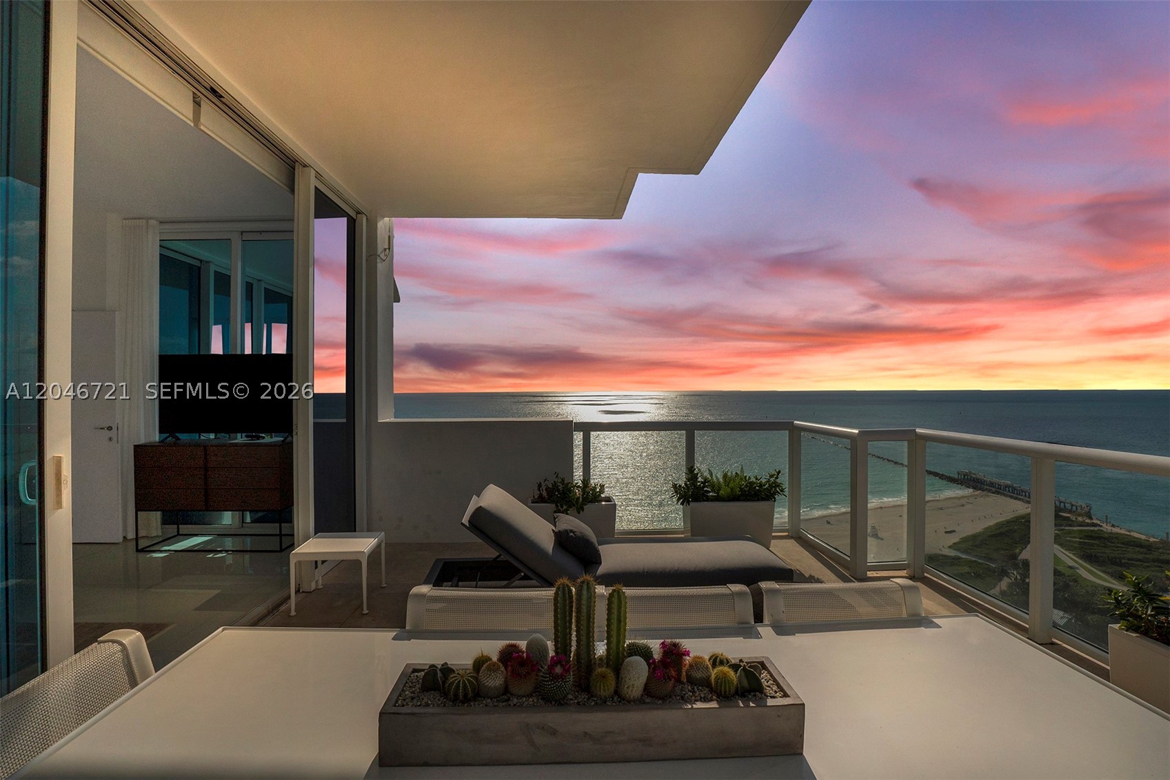 50 S Pointe Dr #2702, Miami Beach FL 33139