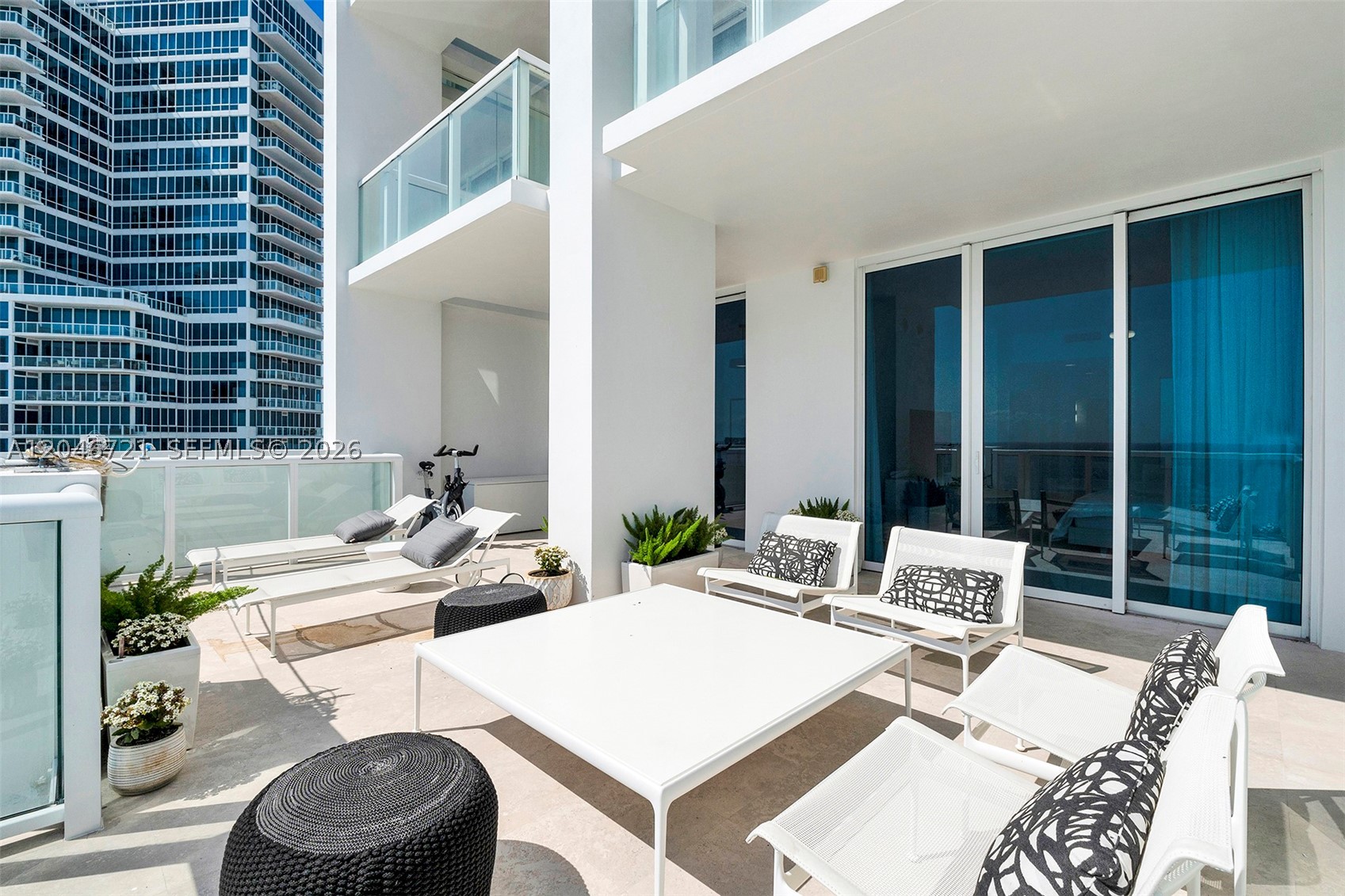 50 S Pointe Dr #2702, Miami Beach FL 33139