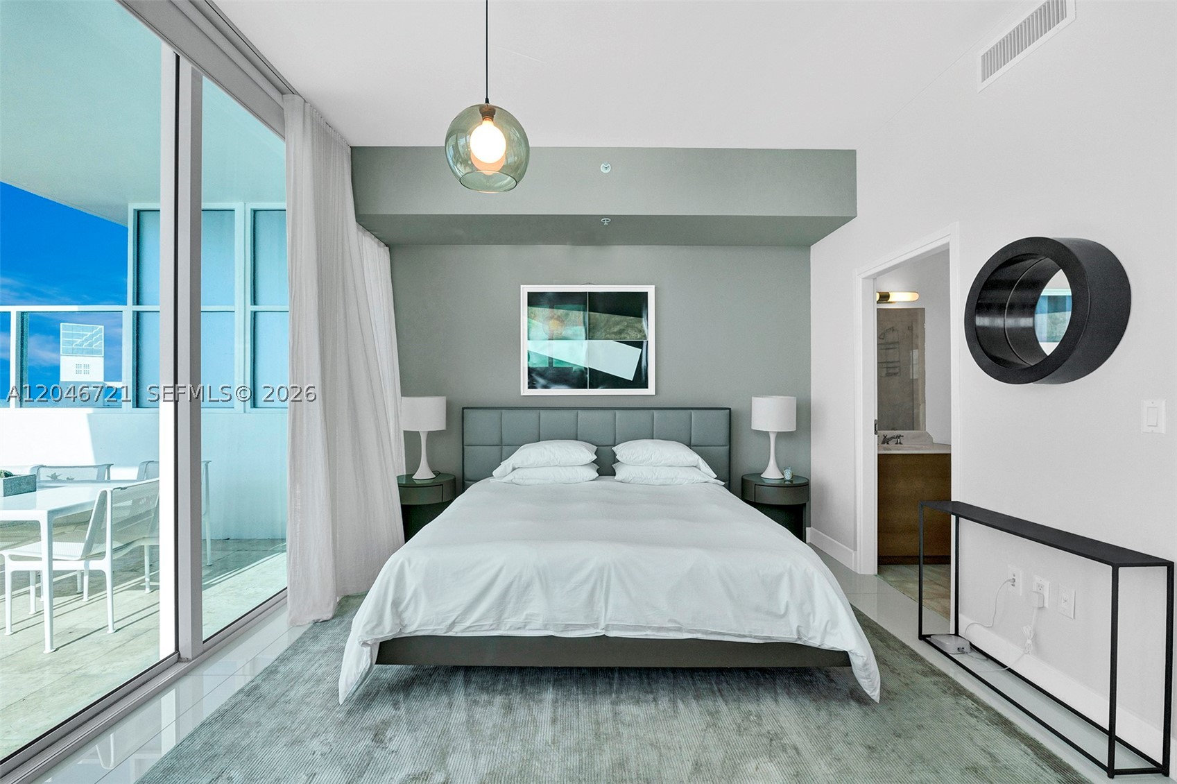 50 S Pointe Dr #2702, Miami Beach FL 33139