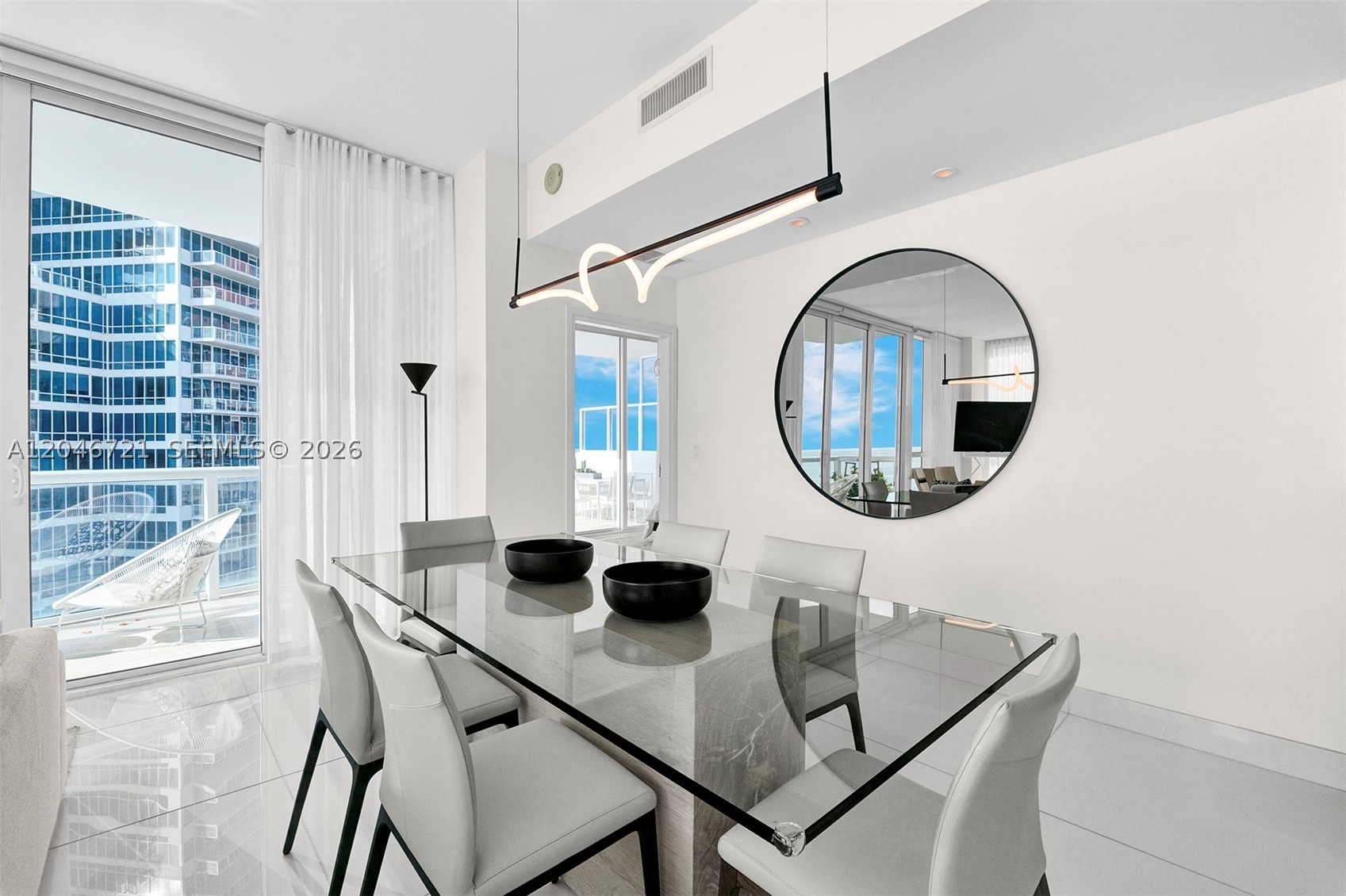 50 S Pointe Dr #2702, Miami Beach FL 33139
