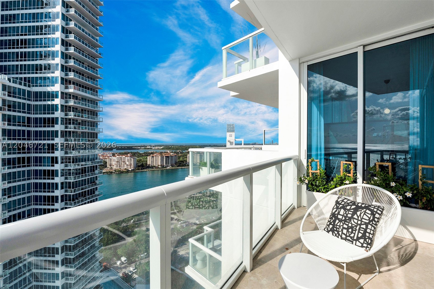 50 S Pointe Dr #2702, Miami Beach FL 33139