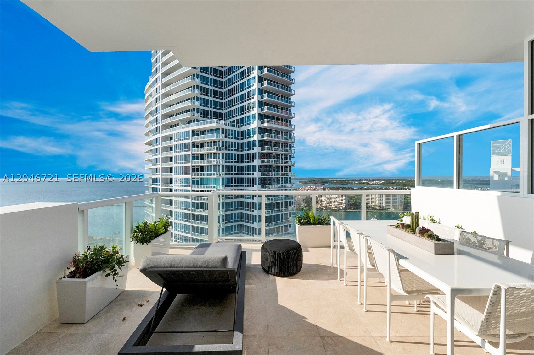 50 S Pointe Dr #2702, Miami Beach FL 33139