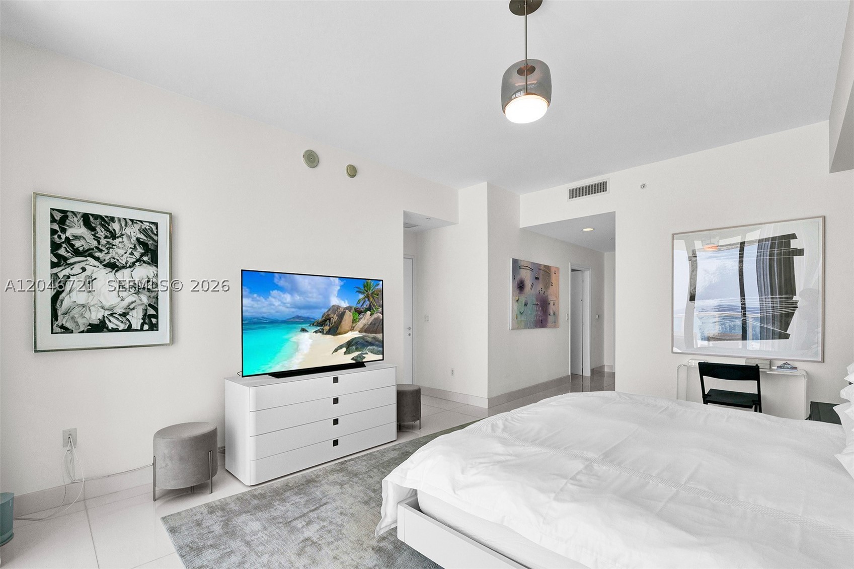 50 S Pointe Dr #2702, Miami Beach FL 33139