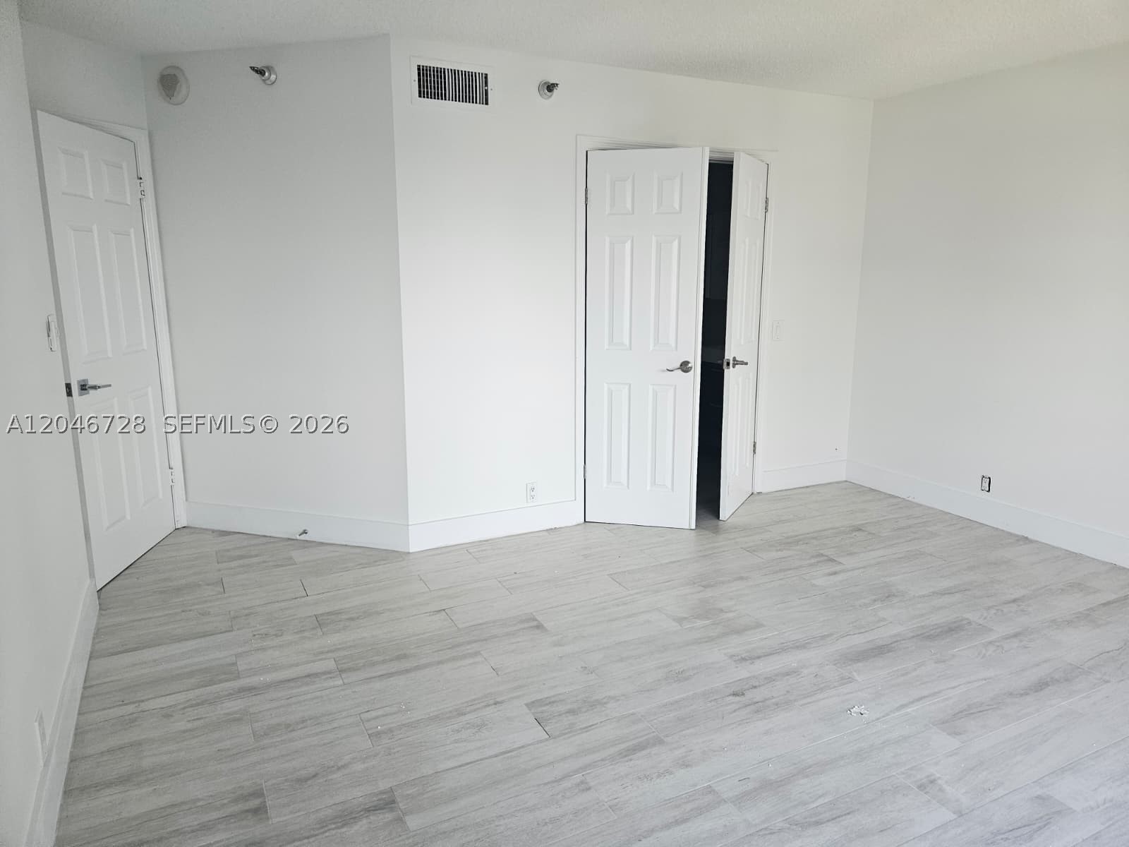 3530 Mystic Pointe Dr #405, Aventura FL 33180