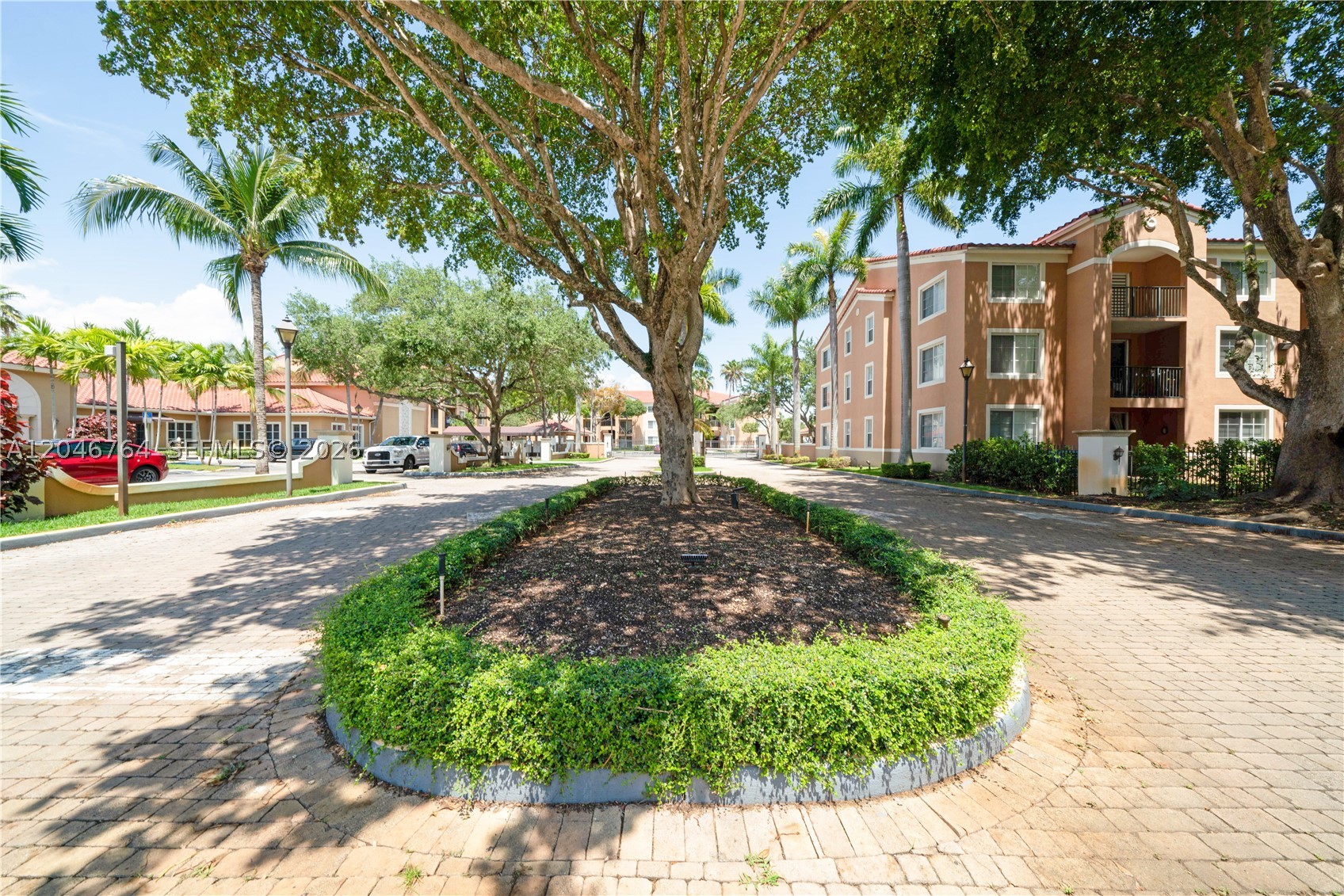6851 SW 44th St #208, Miami FL 33155